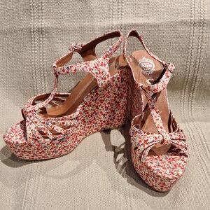 Jeffrey Campbell Swansong Size 10 Red Floral Platform Sandals New Without Box